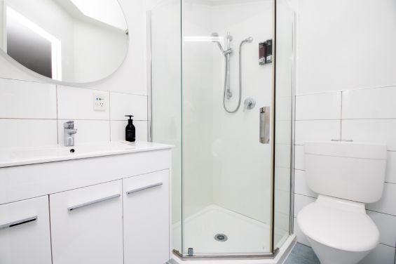 Deluxe Twin Studio bathroom